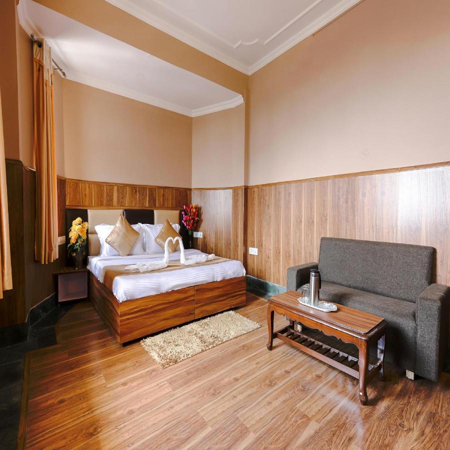 Hotel Varuni Mcleodganj Dharamszala Kültér fotó